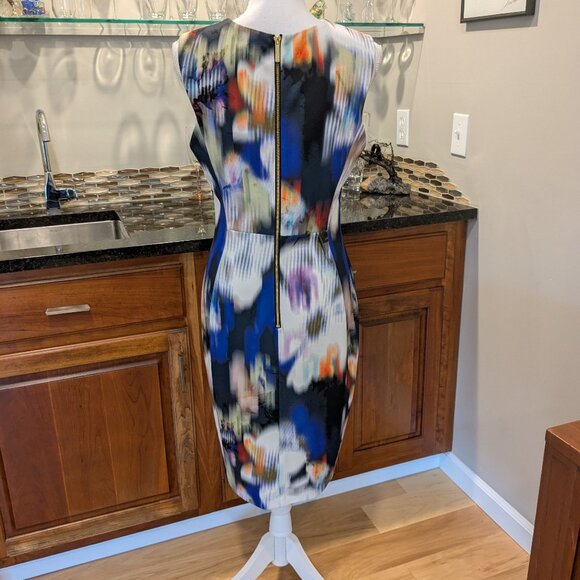 Lovely Calvin Klein Blue & Ivory Abstract Print Sleeveless Sheath Dress Size 8 - Picture 4 of 5